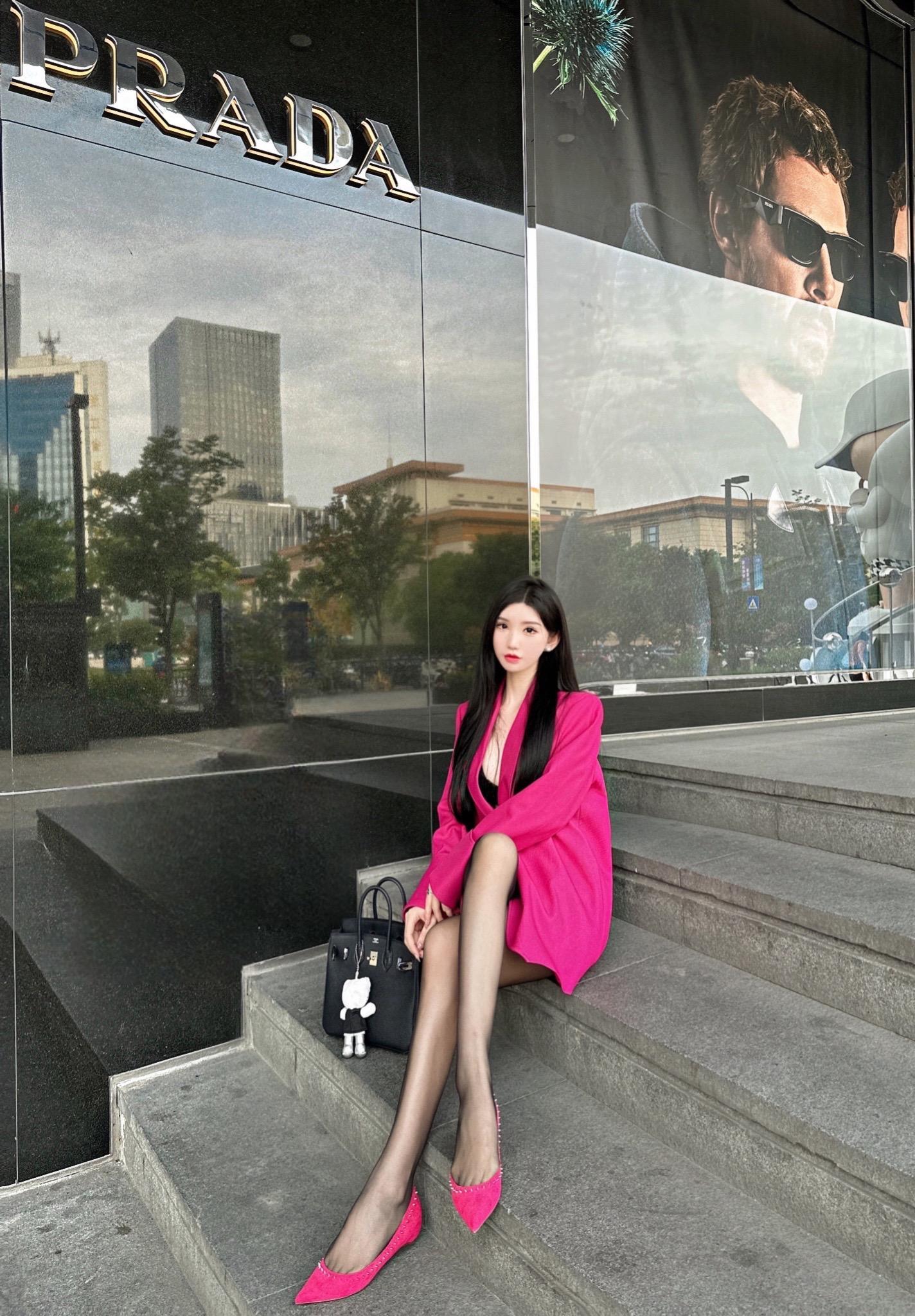 秀人极品网红『周于希』顶级剧情新作,真空黑丝调教写真 秀人极品网红『周于希』顶级剧情新作,真空黑丝调教写真