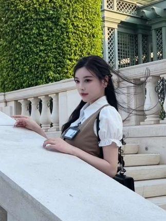 杨晨晨迷人写真图册，妩媚动人美不胜收