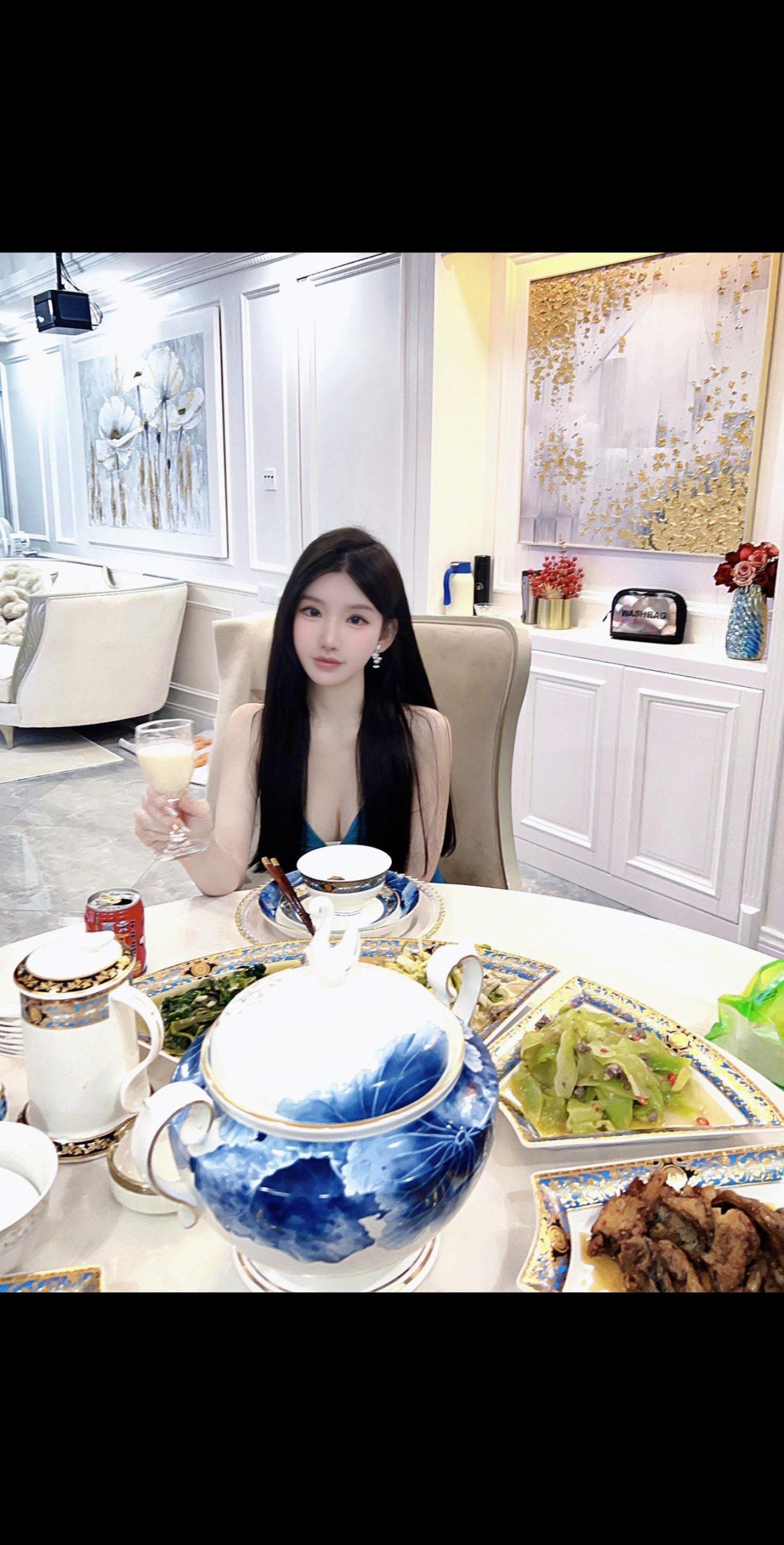 秀人极品网红『周于希』顶级剧情新作,真空黑丝调教写真 秀人极品网红『周于希』顶级剧情新作,真空黑丝调教写真