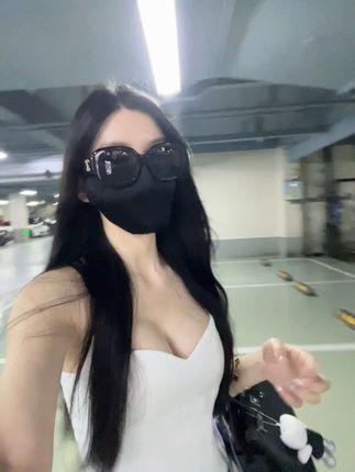 性感蓝色花纹上衣,秀人网模特周于希Sally写真欣赏 性感蓝色花纹上衣,秀人网模特周于希Sally写真欣赏