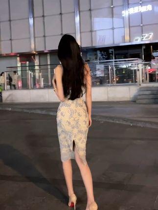 性感蓝色花纹上衣,秀人网模特周于希Sally写真欣赏 性感蓝色花纹上衣,秀人网模特周于希Sally写真欣赏