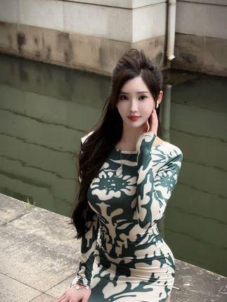 尤蜜荟性感女神周妍希紫色连衣裙搭配黑丝系列户外写真,让你目不转睛 尤蜜荟性感女神周妍希紫色连衣裙搭配黑丝系列户外写真,让你目不转睛