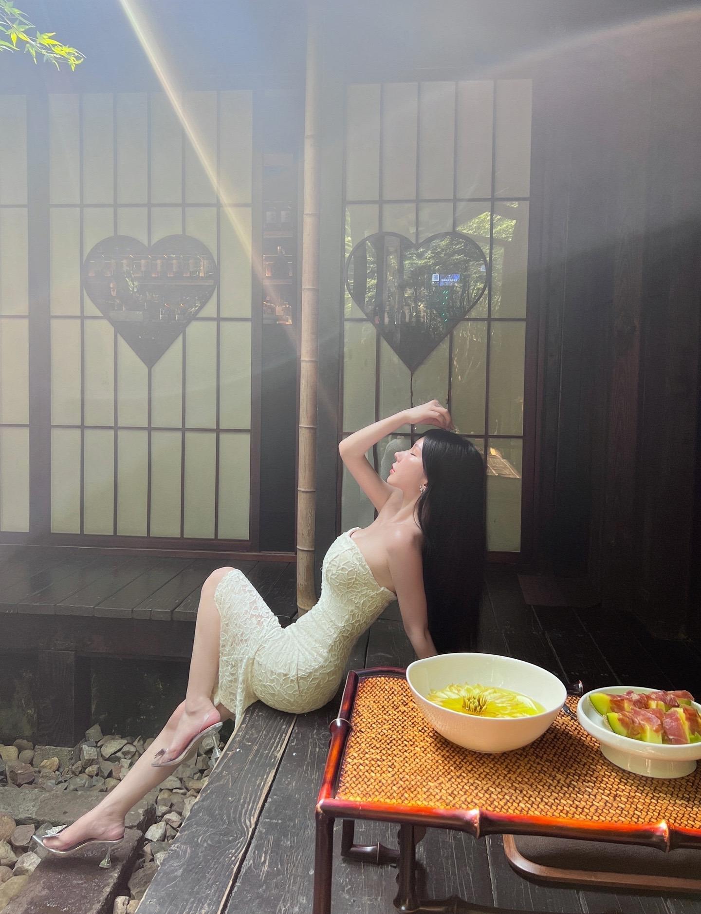 秀人极品网红『周于希』顶级剧情新作,真空黑丝调教写真 秀人极品网红『周于希』顶级剧情新作,真空黑丝调教写真