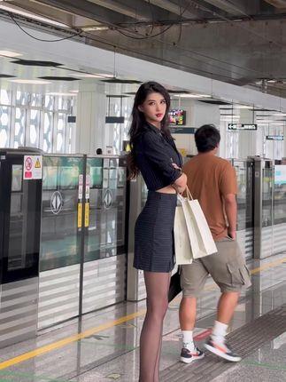 高挑美模葛征微密圈作品照片曝光，引发粉丝狂热关注