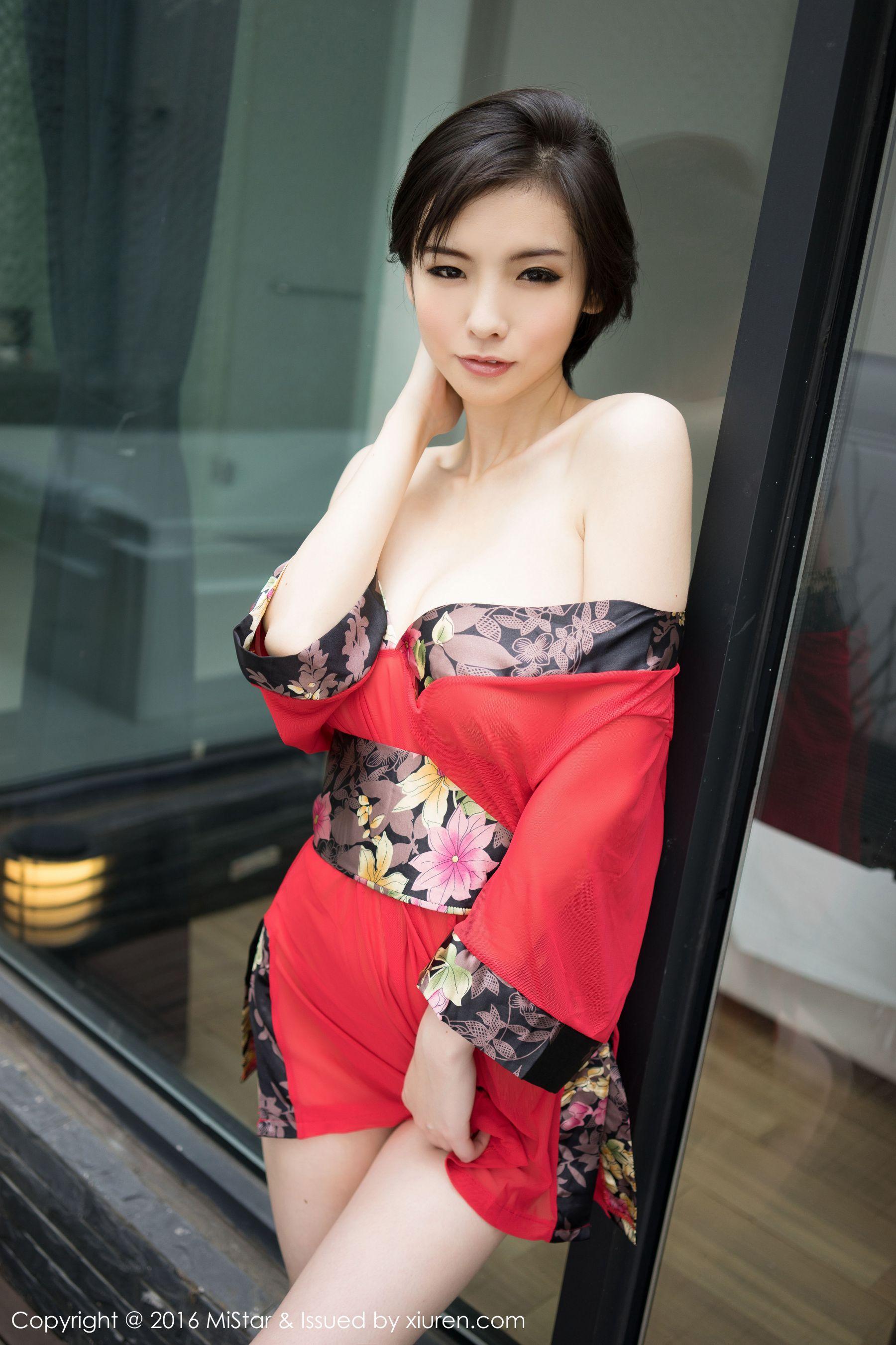 Jenny佳妮《拥有傲人巨乳的短发妹子》 [魅妍社MiStar] Vol.077