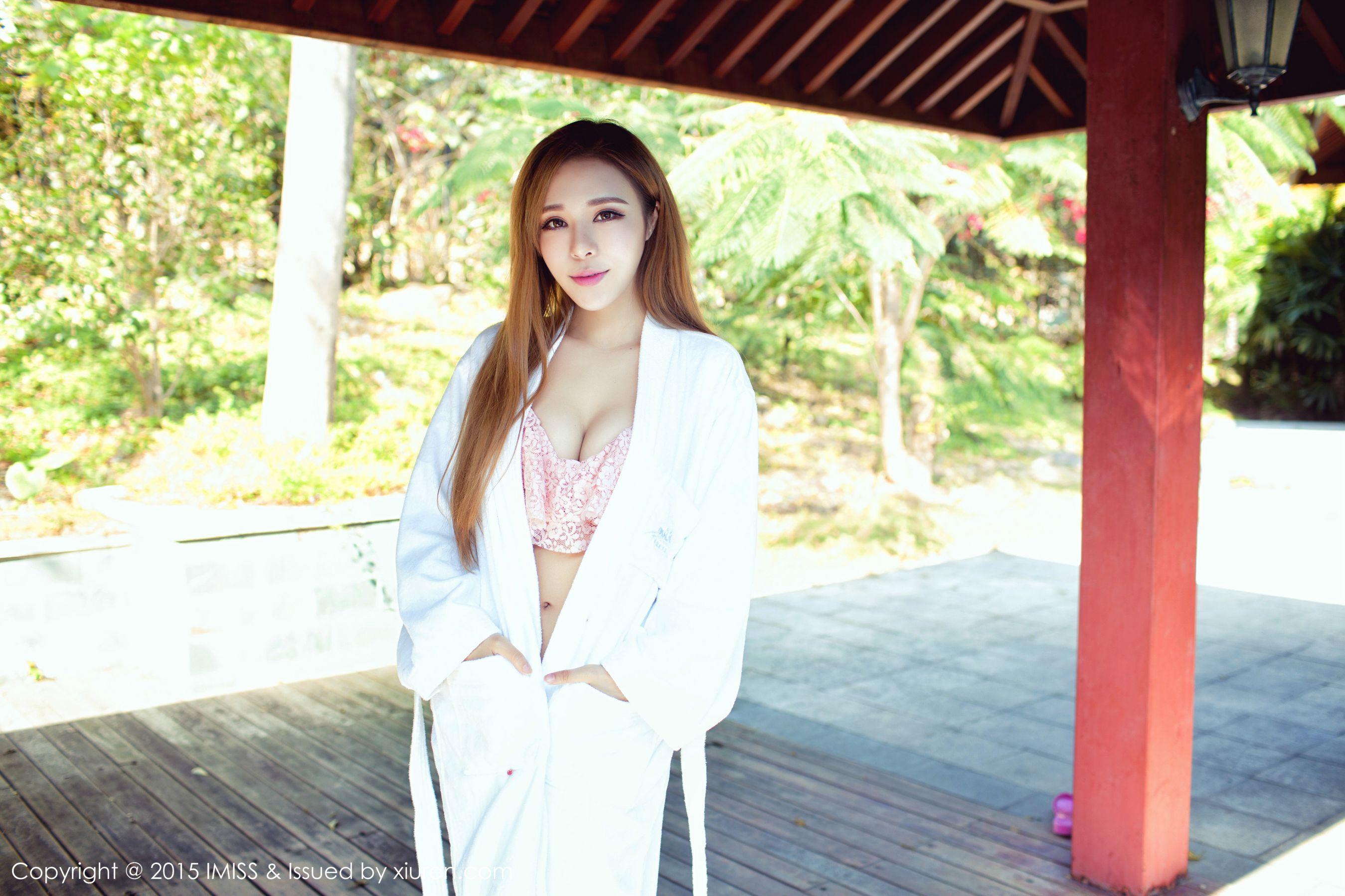 重庆美女游潇潇《旅拍套图》 [爱蜜社IMiss] Vol.047