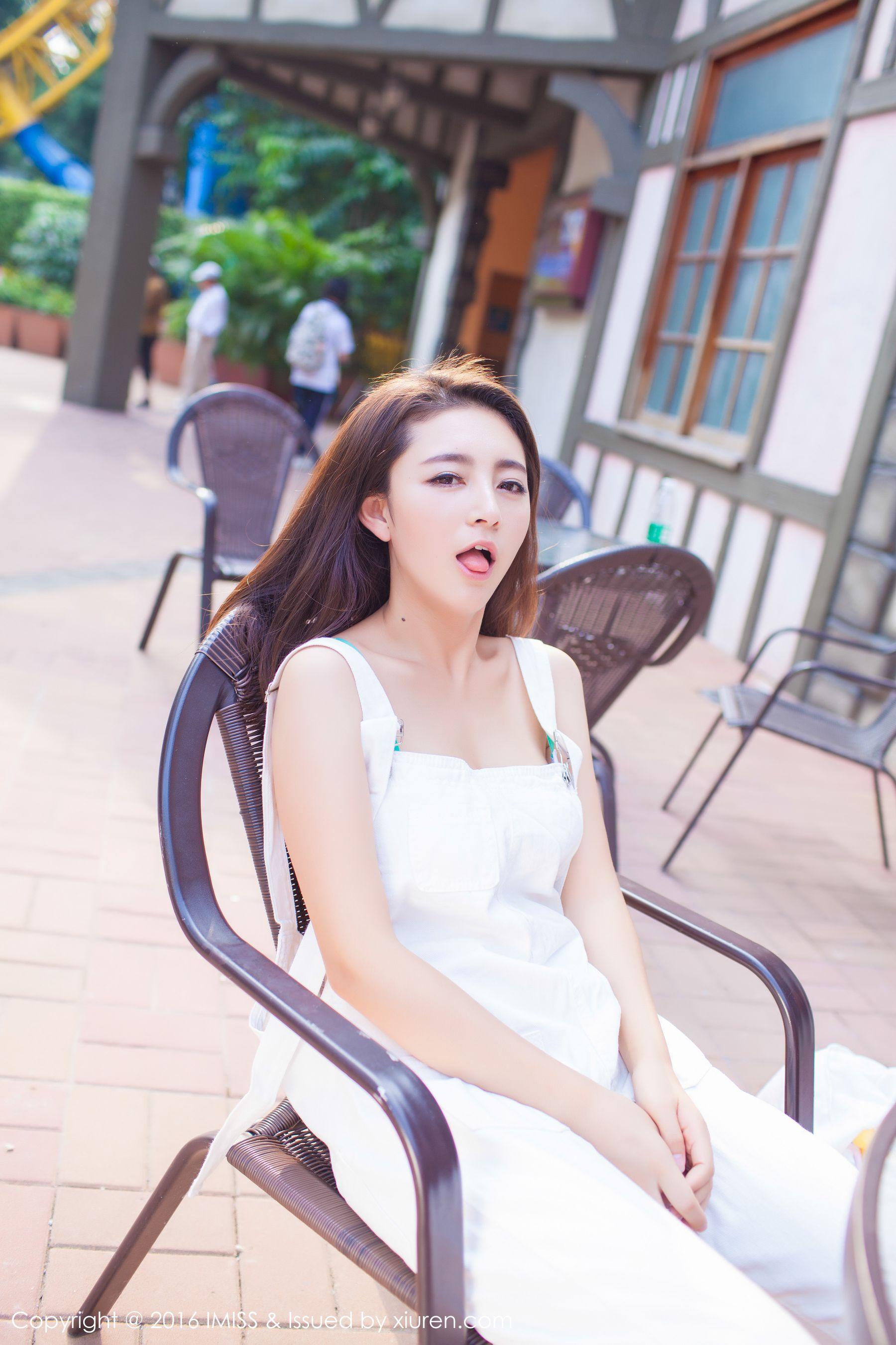 夏茉GIGI《2套服饰街拍》 [爱蜜社IMiss] Vol.066