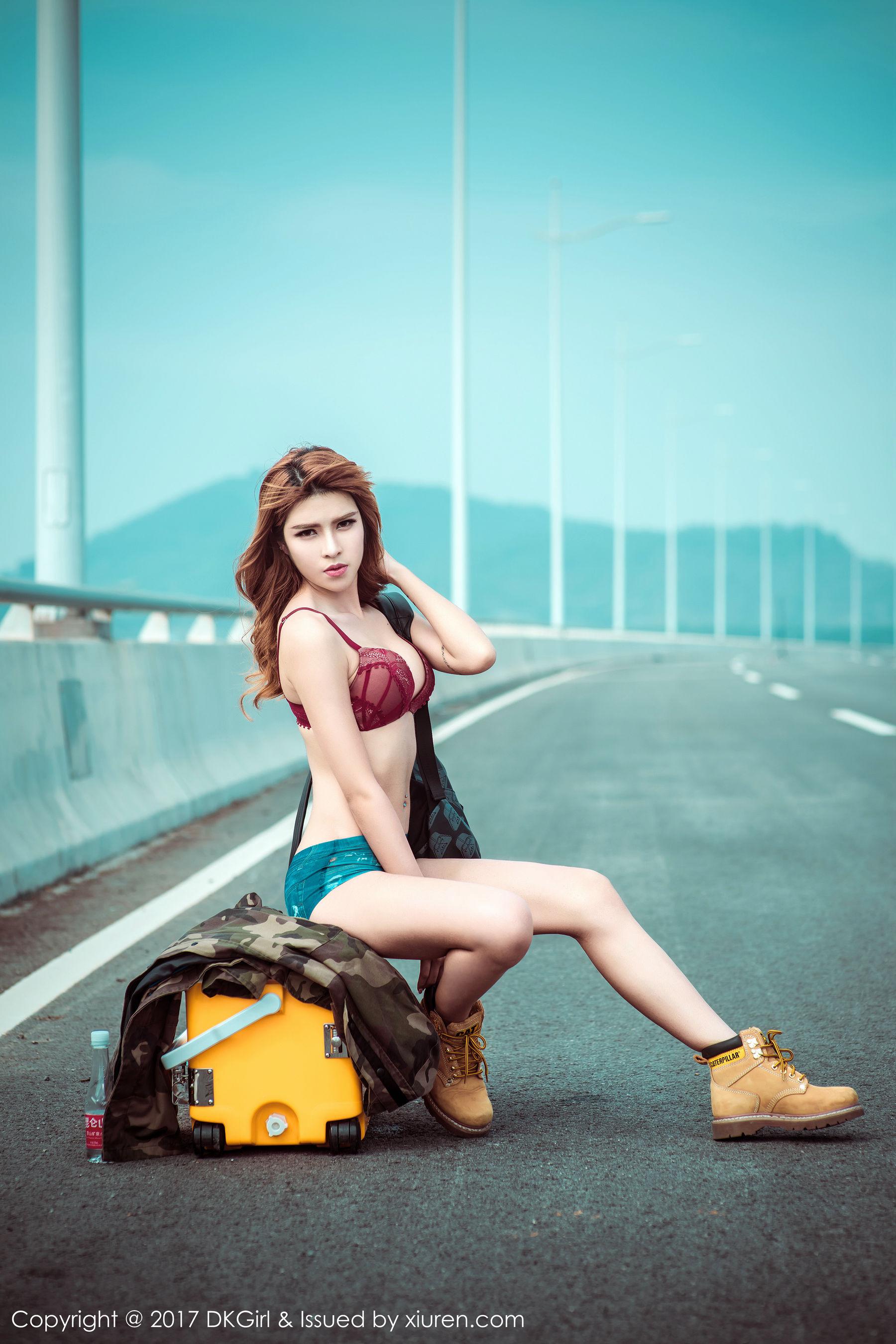 蔡乐儿《美胸美腿，修长丝足》 [御女郎DKGirl] VOL.018